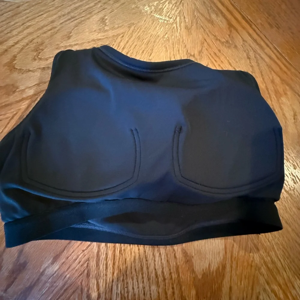 Lululemon women’s top - Picture 3 of 3
